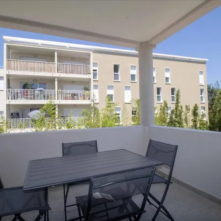 Bright Cocoon With Terrace In Saint-raphael Saint-Raphael (Var)